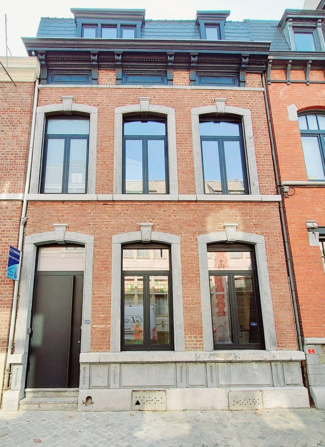 Maison bruxelloise trois étages entièrement rechâssisée